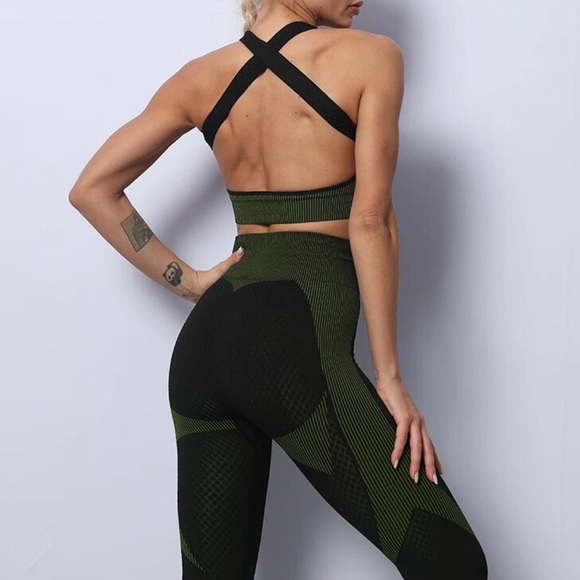 BRAND NEW IN PACKAGE Yoga/Fitness 3- Piece Set.      * NEVER WORN - Picture 4 of 6